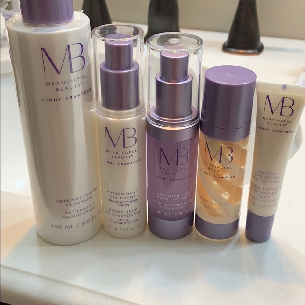 CINDY CRAWFORD MEANINGFUL BEAUTY- NEW
